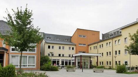 Die Fachklinik Stadtsteinach ist eine Erfolgsgeschichte. Die geriatrische Rehabilitation hat bereits tausenden älteren Menschen zu verbesserter Mobilität und damit zu mehr Lebensqualität verholfen.