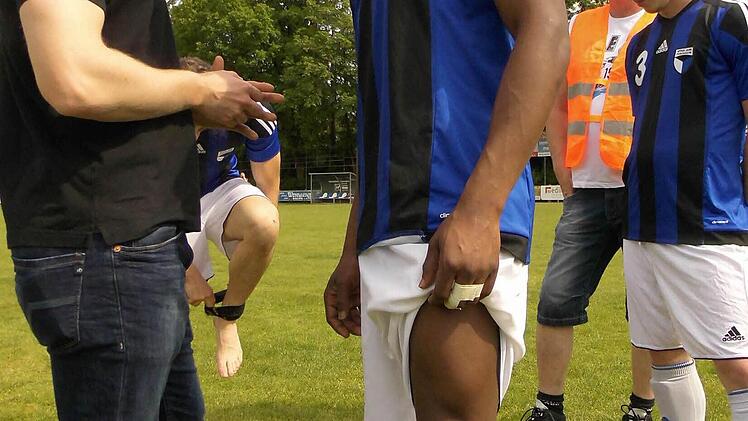 Wegen Krämpfen wurde Alex Boateng ausgewechselt. Foto: Daniel Ruppert