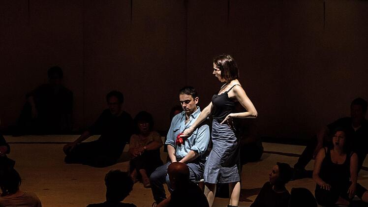 Probenszene aus Bizets "Carmen". Die Neuinszenierung am Landestheater Coburg feiert am 2. Juni Premiere.Foto: Jochen Berger