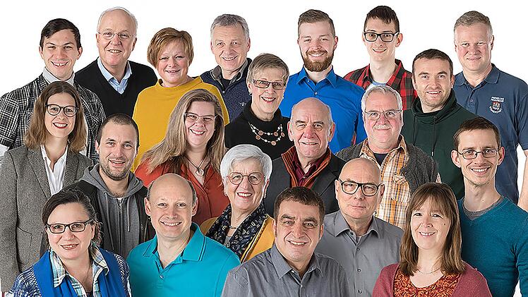 Mit diesen 20 Kandidatinnen und Kandidaten und einer Ersatzkandidatin tritt die Wählergruppe Forum Aktiv zur Stadtratswahl im März 2020 in Münnerstadt an.  Foto: Ralf Mausolf