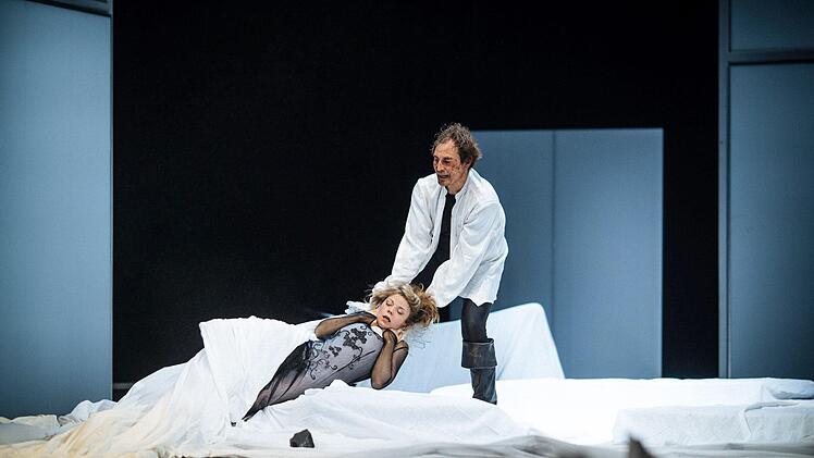 Szene aus William Shakespeares "Othella: Das Drama feierte Premiere am Landestheater Coburg.Foto: Sebastian Buff