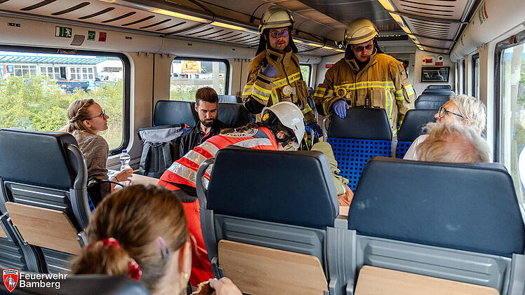 Unfall an Bamberger Bahnübergang simuliert - Feuerwehr probt Ernstfall