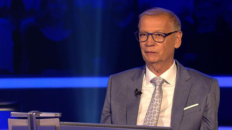 G&uuml;nther Jauch verriet in der neuen Ausgabe "Wer wird Million&auml;r?", dass er am Drehtag der Folge seinen 20. Hochzeitstag feierte.