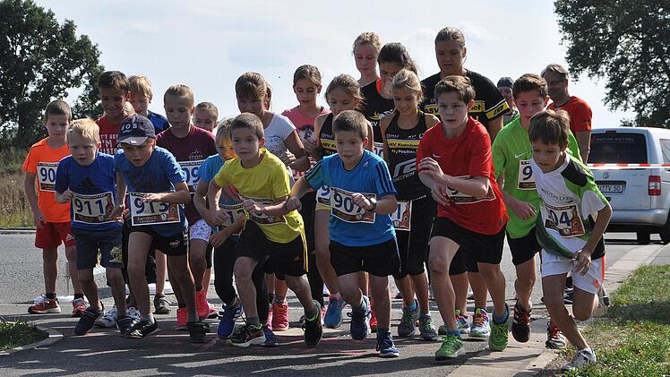 Start zum Schülerlauf. Foto: Karl Heinz Weber