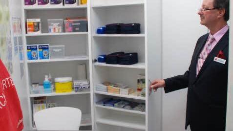 Raum für Diskretion: Markus Raschpichler zeigt den separaten Besprechungsraum für Kundengespräche unter vier Augen.