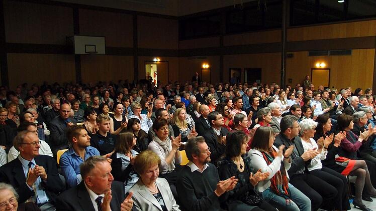 Reichlich Beifall gab es für das Orchester der Musikfreunde Neustadt unter der Leitung von Hans Stähli. Foto: Jochen Berger