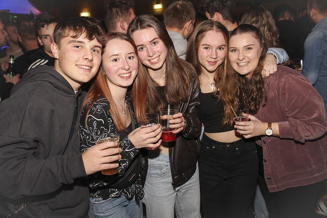 Mit vielen Party-Songs der 80er & 90er und Rock-Pop Klassikern