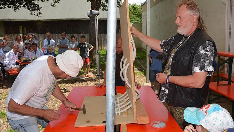 Der Jahrmarkt beim Stiftungsfest des Rauchclubs. Fotos: Peter Rauch