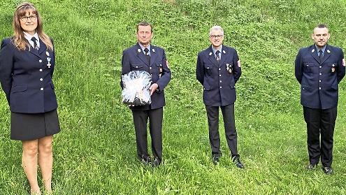 Das Bild zeigt von links Zweite Vorsitzende Franziska Dauer, Vorsitzenden Helmut Zillig, den Kommandanten Christian Jantschke und Zweiten Kommandanten Rainer Kropp.