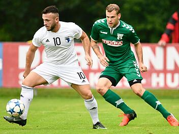 Ist nach seiner Rotsperre wieder dabei und soll die Offensive befl&uuml;geln: Adem Selmani und die SpVgg Jahn Forchheim empfangen heute um 15 Uhr die DJK Ammerthal. Sportfoto Zink