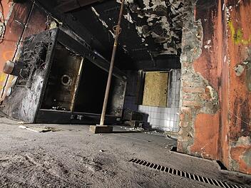 Die Feuerwehr geht davon aus, dass ein technischer Defekt an diesem Koch- und Rauchschrank die Ursache für den Brand war, der das historische Haus in der Kronacher Johann-Nikolaus-Zitter-Straße  unbewohnbar machte. Foto: Marian Hamacher