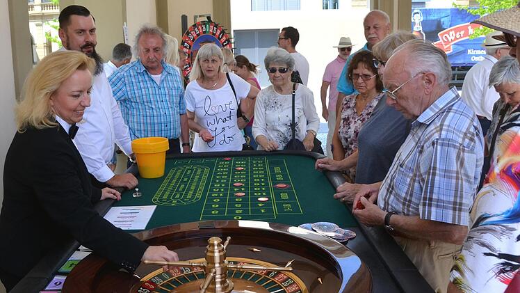 Einmal selbst am Roulette-Tisch stehen beim Spielbankfest. Foto: Peter Rauch