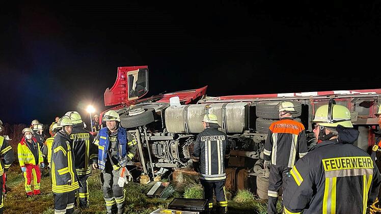 Schlüsselfeld: Lkw-Unfall auf A3 - Polizei informiert über "erhebliche Verkehrsbehinderungen"