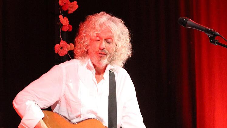 Ein letzes Mal  spielte Franz Benton am Samstag im "Bären" seine beliebtesten und auch einige neue Songs. Foto: Ulrike Nauer