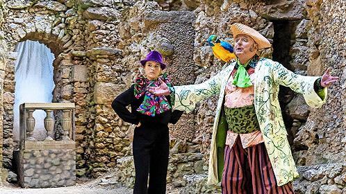 Die Studiobühne Bayreuth zeigt nach dem großen Erfolg im letzten Sommer noch einmal Voltaires Komödie „Kapitän Cap Verde“ im Felsentheater Sanspareil.