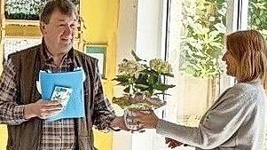 Die Verabschiedung an Riedenbergs Grundschule r&uuml;hrte den ehemaligen B&uuml;rgermeister Roland R&ouml;mmelt sehr.
