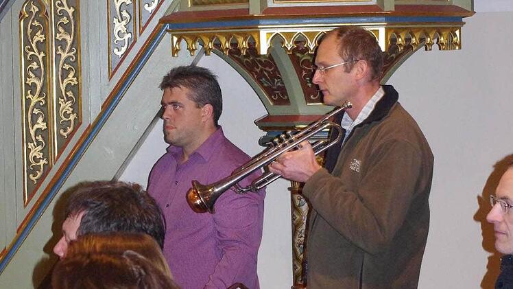 Jürgen Steininger (links, Schlagzeug) und Thomas Kestel (Trompete) setzten musikalische Glanzpunkte. Fotos: Heike Schülein