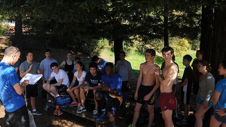 Mit den anderen Schülern beim track & field