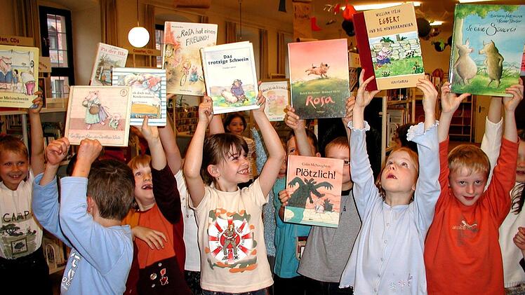 Die Zusammenarbeit mit Schule und Kindergärten war und ist ein wichtiger Baustein der Leseförderung.Stadtbibliothek