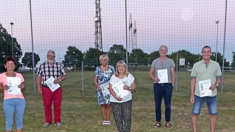 Ehrungen für über 40 Jahre Mitgliedschaft im FC "Frankonia" Eltingshausen. Fotos: Hans-Peter Hepp