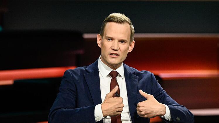 Der Bonner Virologe Hendrik Streeck (CDU) konstatierte, dass die pauschal verordneten politischen Maßnahmen vor allem in Ostdeutschland für Spaltung sorgten.