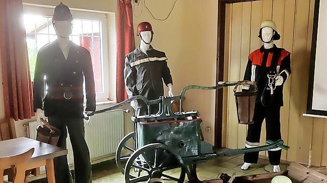 Eine Ausstellung der teilweise über 100 Jahre alten Gerätschaften der Freiwilligen Feuerwehr Volkers wurde am Jubiläumswochenende gezeigt.