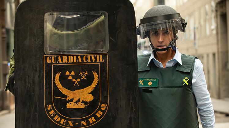 Die Polizeikommandantin Pilar Montero (Inma Cuesta) nimmt die Ermittlungen zum Fall auf.