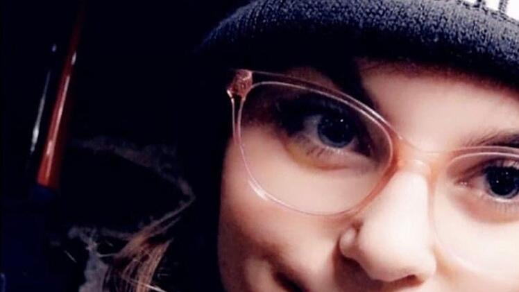 Die 19-j&auml;hrige Feuerwehrfrau Katharina Kraatz wird am Nachmittag des 14. Juli 2021 mit anderen Feuerwehrleuten der Freiwilligen Feuerwehr Barweiler zu Hilfe gebeten. Auf einem Campingplatz bei Dorsel entscheidet sich Katharina, bei einer kranken Frau zu bleiben. Dann wird der Campingplatz ein Opfer der Fluten, beide Frauen verlieren ihr Leben.