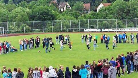 In Ebermannstadt traten Lehrer gegen Schüler beim Fußballduell an. Foto: Christoph Löhr