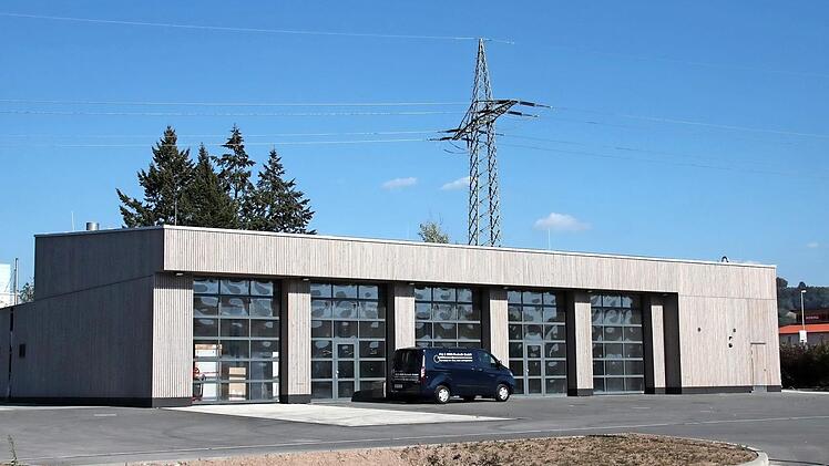 Das neue Ebensfelder Feuerwehrhaus. Die Feuerwehr zog Ende Oktober um, offizielle Einweihung war Anfang November. Foto: Matthias Einwag