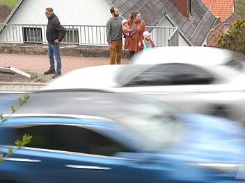 Seit März ist das Tempolimit auf Höhe von Trimberg von 60 auf 70 angehoben. Den Bürgerprotest dagegen hat das Landratsamt zurück gewiesen.