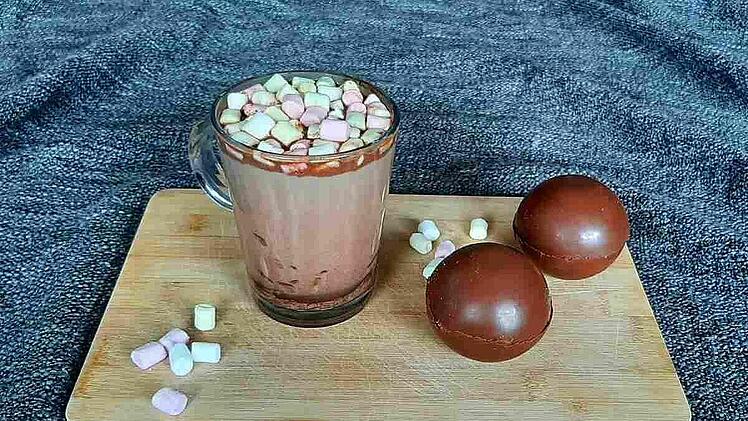 hot-chocolate-bombs.jpg