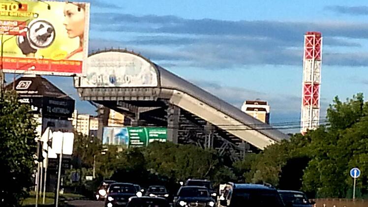 In dieser Halle in Krasnogorsk befindet sich eine Skipiste.