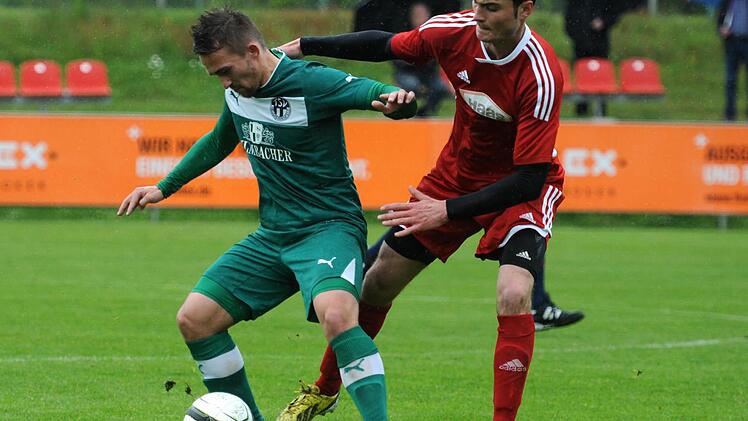 Von 2012 bis 2014 spielte Patrick Mai (r.) beim SV Buckenhofen. Über den TSV Neustadt kommt er mit seinem Bruder Daniel zur nächsten Saison zur SpVgg Jahn Forchheim.  Foto: Archiv