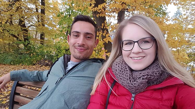 Sebastian und Marie-Theres wollen heiraten: Zur Auswahl stehen der 3.3 oder der 5.5. dieses Jahres. Wegen Corona musste der 12.12.2021 verschoben werden.