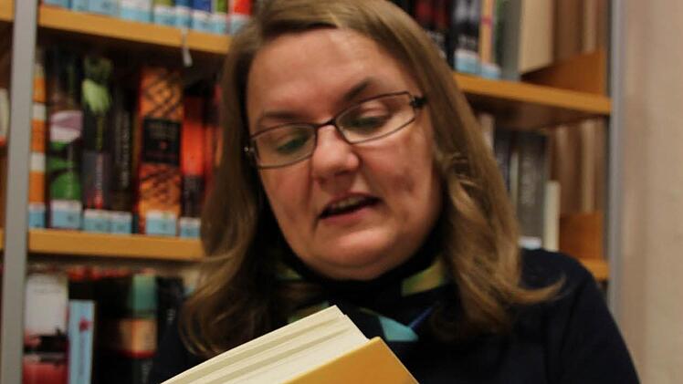 Christine Wittenbauer liest aus einem aktuell sehr beliebten Kinderbuch: "Der Drache aus dem blauen Ei".