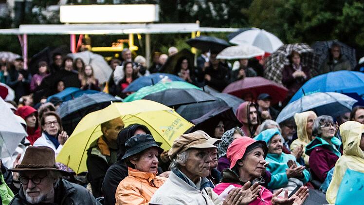 Impressionen vom Coburger Klassik-Open-Air im Rosengarten mit dem Philharmonischen Orchester des LandestheatersFoto: Jochen Berger