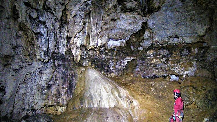 Eine fränkische Schachthöhle in 30 Meter Tiefe, die nur von erfahrenen Höhlenforschern begangen werden kann. Foto: Ferdinand Haselmeier