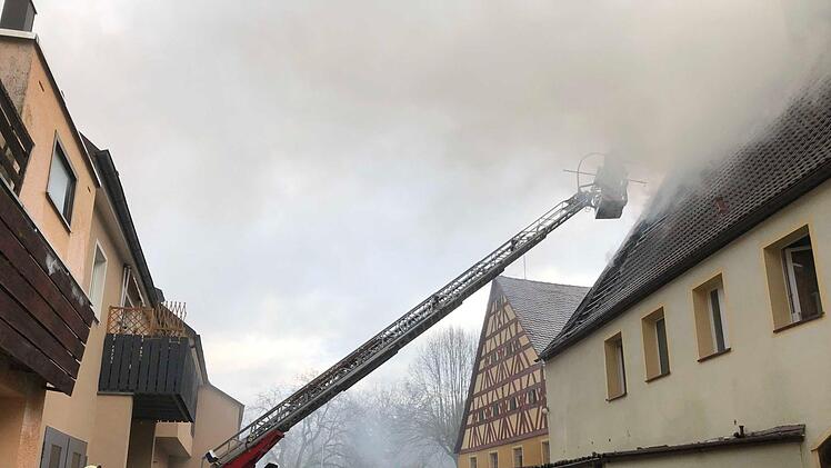 Bei einem großen Brand in Happurg ist ein sechsstelliger Schaden entstanden. Verletzt wurde glücklicherweise niemand. NEWS5 / Bauernfeind