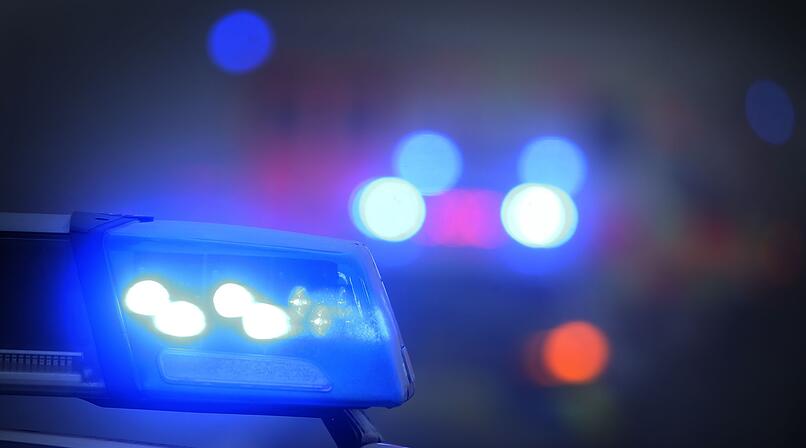 Landkreis Bamberg: Auto rutscht in Garten - von Unbekannten abgeschleppt