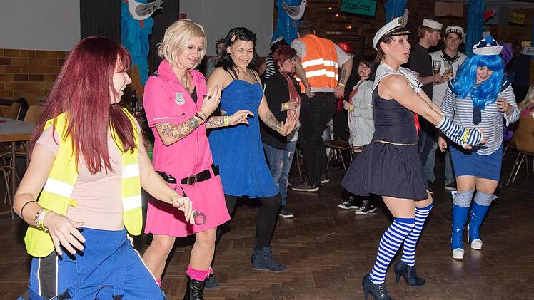Etliche der Stimmungskracher animierten zu einer kleinen Zumba-Show.