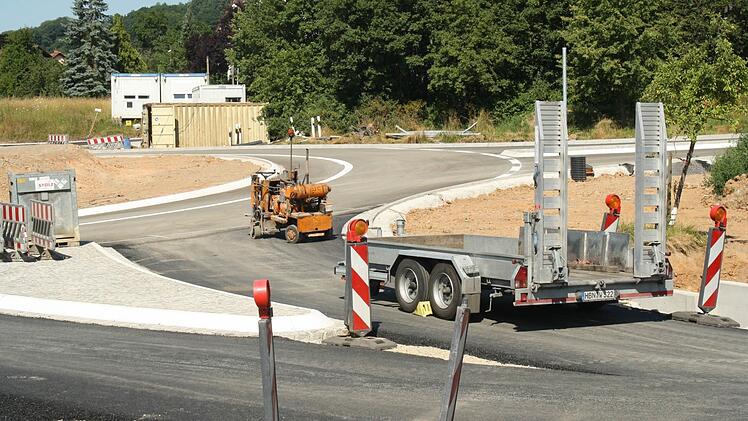 Neuer Kreisel bei Aschach vor der Fertigstellung. Foto: Paul Ziegler