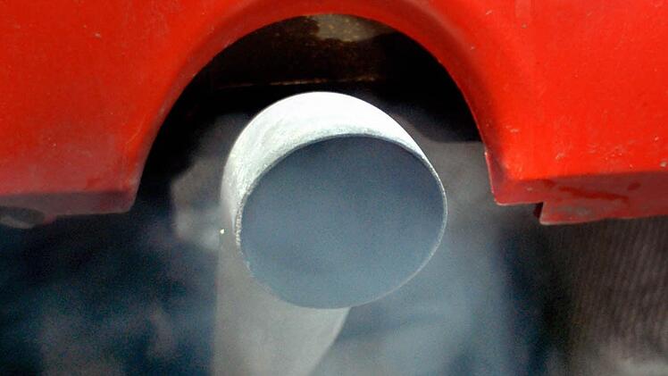 München will mit einem Fahrverbot für Diesel die Belastung mit Abgasen verringern. Der Vorstoß ist umstritten - und auch die Rechtslage ist noch unklar. Foto: Frank Rumpenhorst/dpa