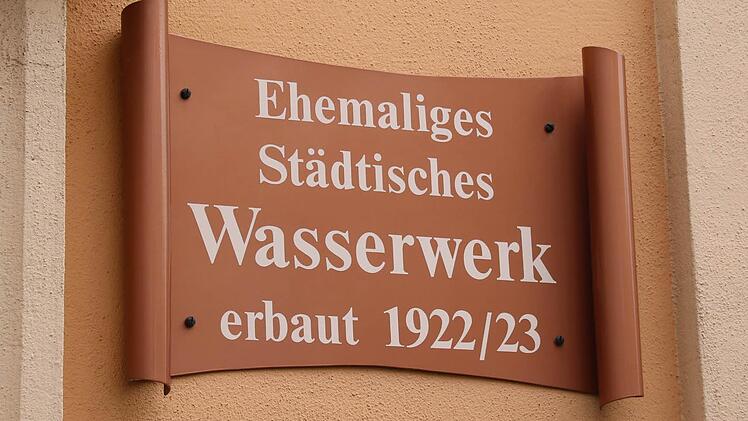 Schild am alten Wasserwerk. Foto: Ralf Ruppert