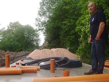 Eugen Geuther auf der Baustelle für den Biergarten. Foto: Marco Meißner