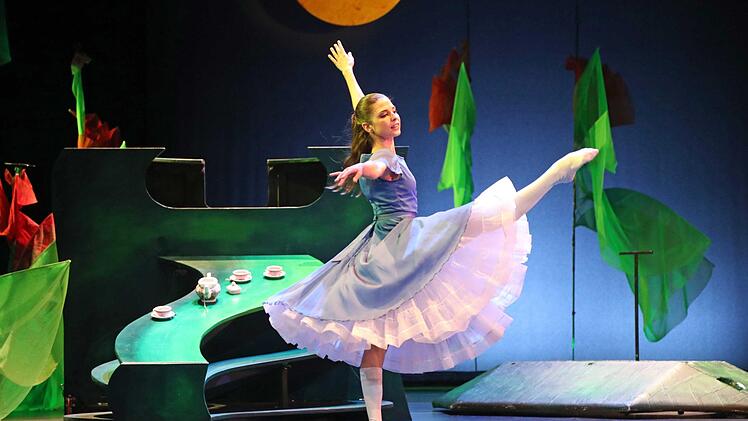 Szene aus dem Ballett "Alice im Wunderland" am Landestheater Coburg.Foto: Archiv/Henning Rosenbusch