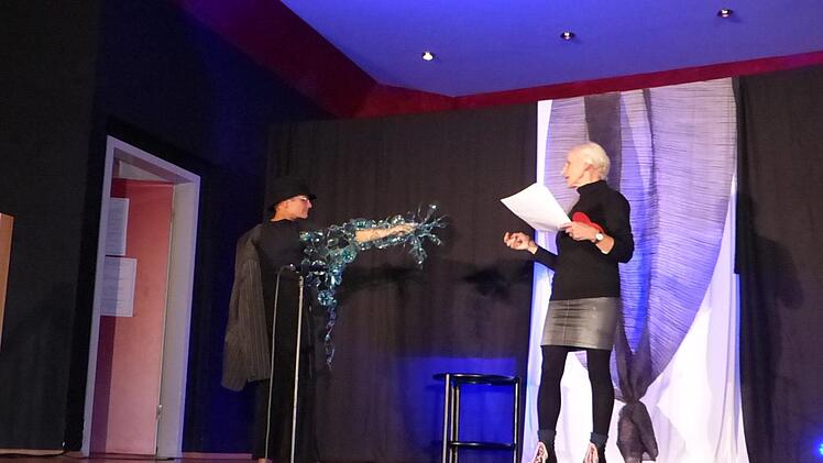 "Heiße Liebe - Kalte Schulter" mit Edina Thern und Marianne Renke Foto: Klaus-Peter Wulf