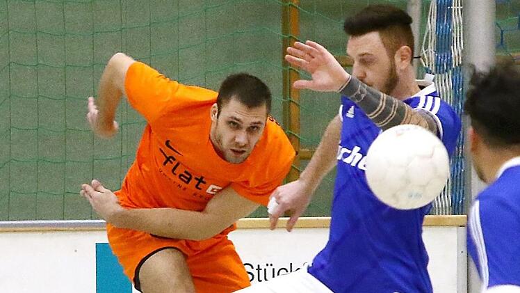 David Lauterbach (ATS/links)  im Finale gegen seinen Ex-Klub VfB (rechts Manuel Schramm). Foto: Monika Limmer