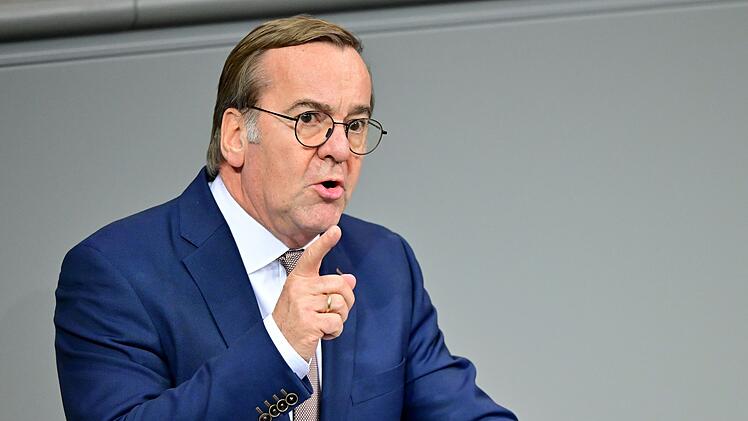 Bundestag billigt Wehrdienstgesetz