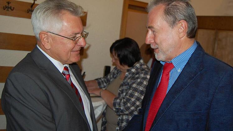 Auch Herbert Müller (rechts), SPD-Chef von Bad Rodach, gratulierte